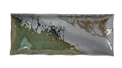 Plat rectangulaire à glaçure métallique